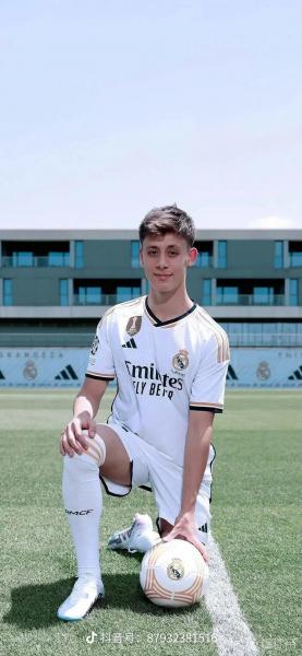 实至名归！官方：居莱尔68米吊射当选西甲3月最佳进球