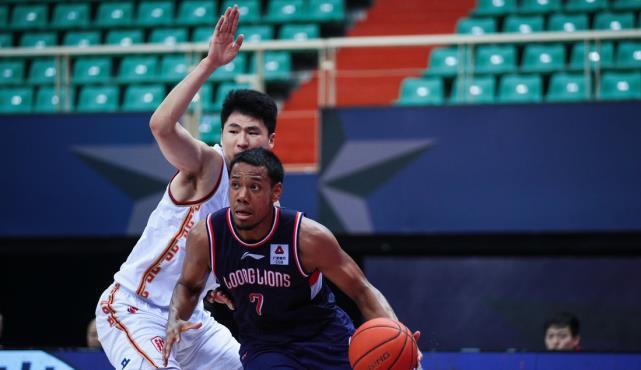 无敌！卡特莱特手术刀直塞赵柏清上篮&晃开廖三宁压哨造三分犯规