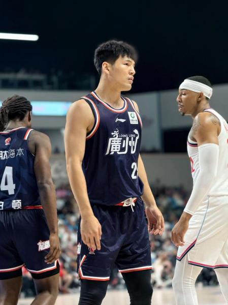 媒体人：陈国豪&张文杰&徐昕都有很好的发挥广州还有成长的空间