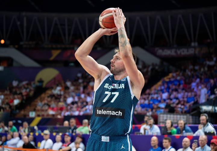 东契奇过去8场至少325分60板60助&命中率45+%是历史首人