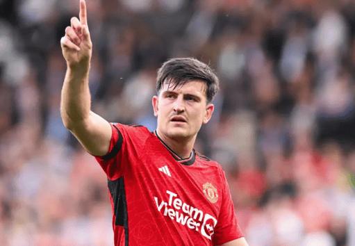 记者：马奎尔留队已达原则性协议，同时曼联会寻找新的年轻中卫