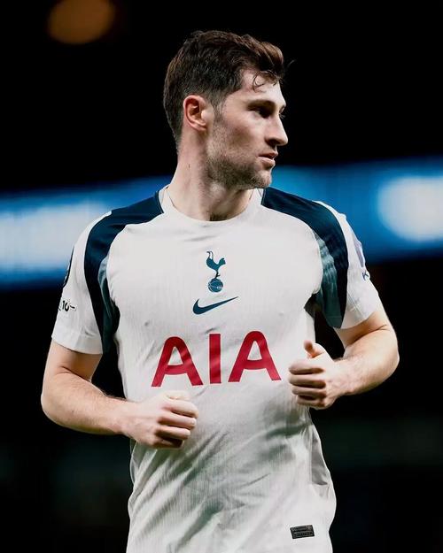 记者：热刺甚至考虑让球队后卫本戴维斯临时带队