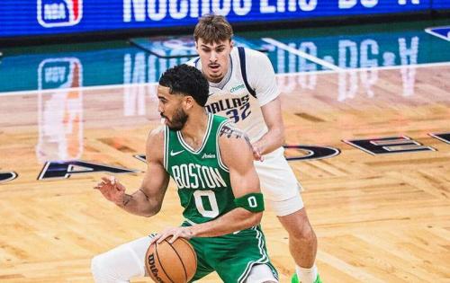 内外开花！塔图姆半场12中7砍下20分三分4中3