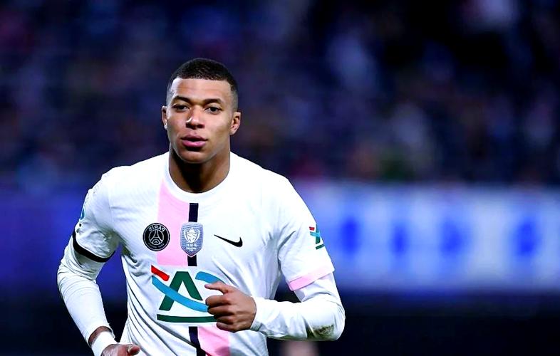 姆巴佩晒精准投球至垃圾桶视频并NBA：给个10天短合同呗