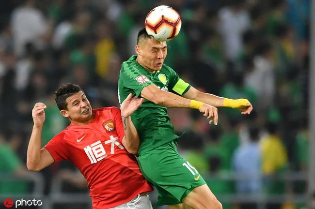 小伙子上来很敢打！冯傲半场13分钟7中4拿到11分3前场板1断1帽